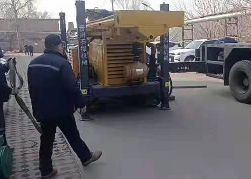 Máy khoan cao su lắp bánh xích bằng khí nén Độ sâu 180 mét