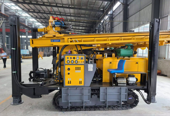 Độ sâu 450 mét Máy khoan khí nén Bánh xích Máy quay nước giếng khoan