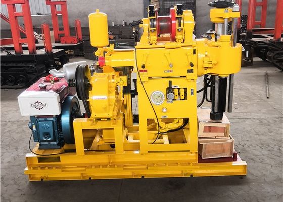Máy khoan địa chất màu vàng với máy bơm bùn BW 160