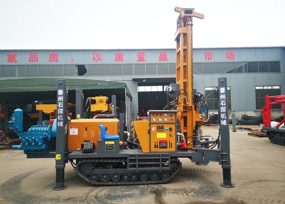 200m Crawler được gắn trên giàn khoan khoan với các thanh khoan 3 mét bằng hệ thống khoan thủy lực ST 200