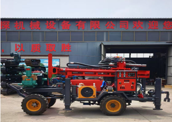 Máy khoan giếng tự hành gắn lốp ở vùng núi